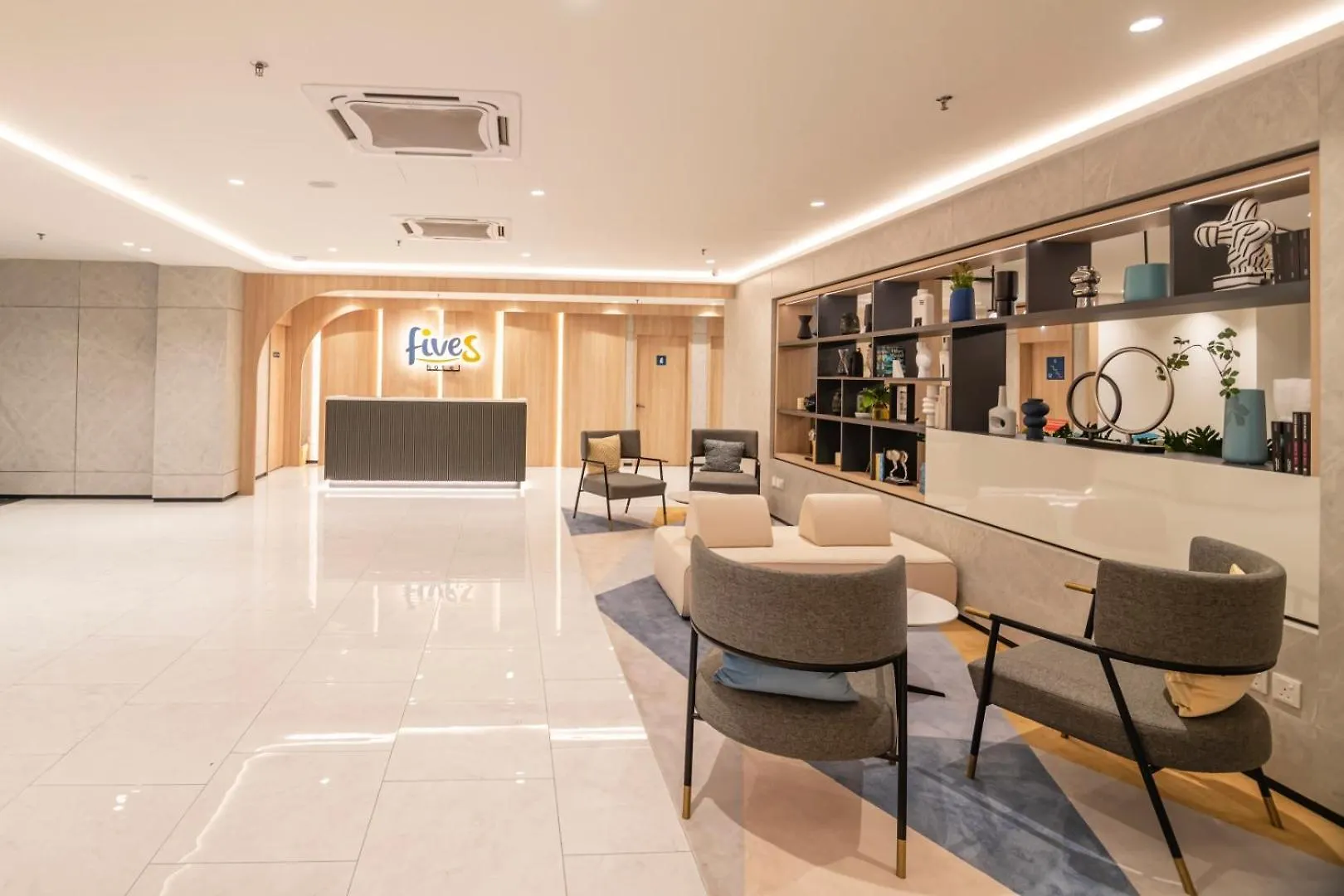 Fives Hotel Meldrum Johor Bahru 3*,